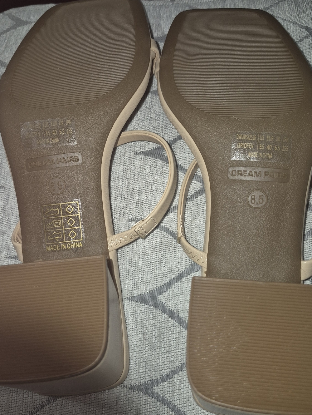 Women's Chunky Block Low Heeled Sandals Two Strap Open Toe. SZ 8.5M - Picture 4 of 7